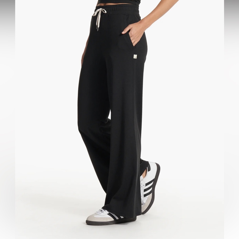 Vuori halo essential wide leg pant women L
